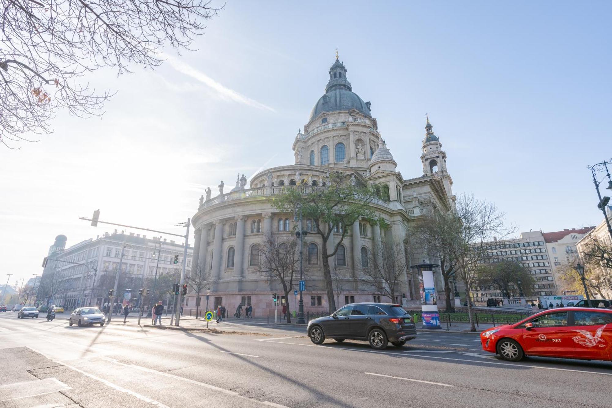 Courtyard By The Basilica Budapest